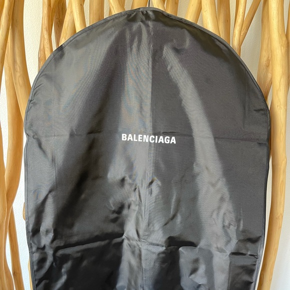 BALENCIAGA
Oversized embroidered faded denim - Picture 6 of 15